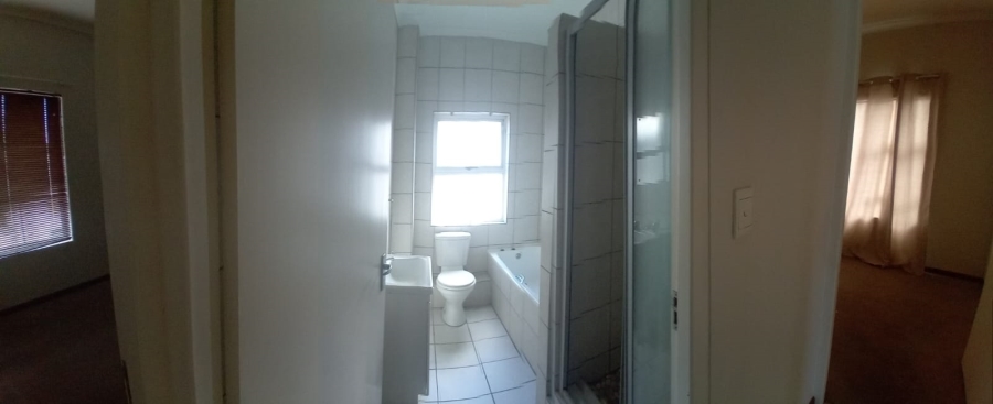 To Let 2 Bedroom Property for Rent in Okennedyville Western Cape